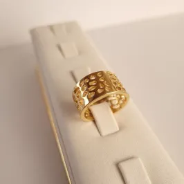 Anel Largo com Detalhes Vazado