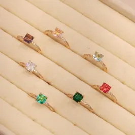 Anel Solitário Tipo Formatura