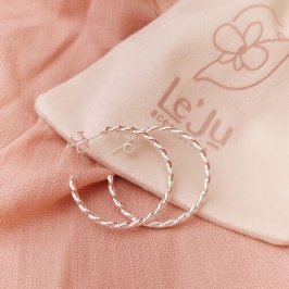 Argola Trançada Tarraxa Banhada a Prata