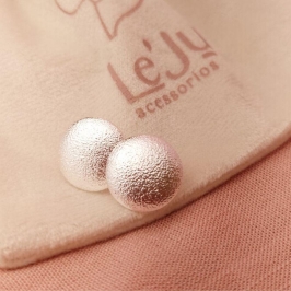 Brinco Redondo Craquelado em Banho de Prata