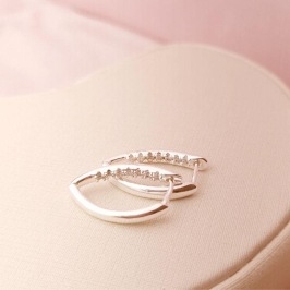 Argola com Zircônias Internas Banhado a Prata