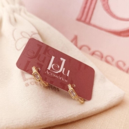 Argola Tranqueta com Zircônia Quadrada