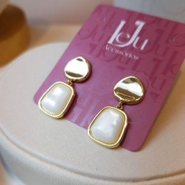 Brinco em Madrepérola Quadrado