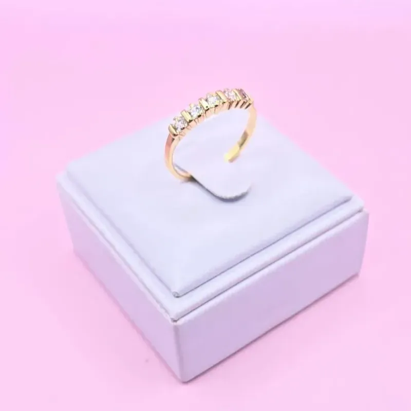 Anel Aparador com Pedras em Zircônia Média