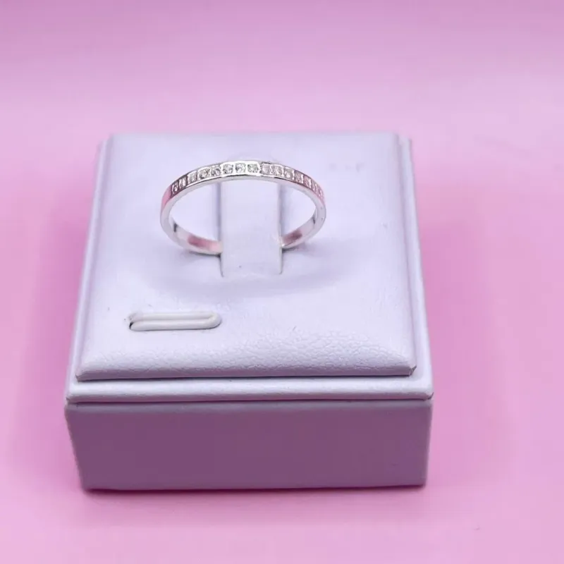 Anel Aparador com Zircônias