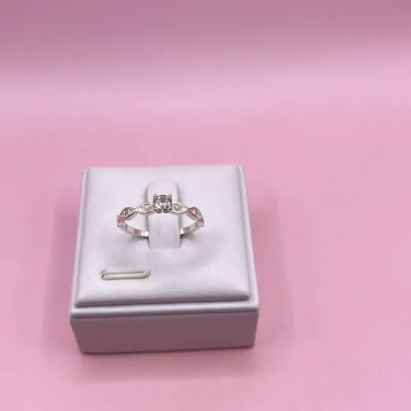 Anel Prata Cravejado Entrelaçado