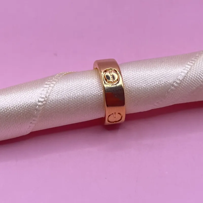 Piercing Fake Inspiração Gucci