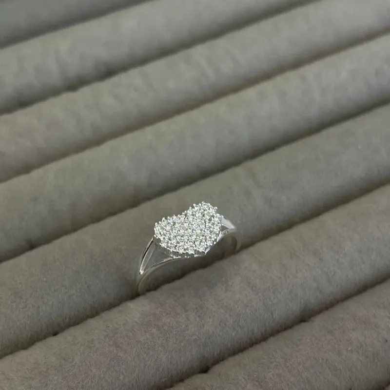 Anel Prata Coração Cravejado