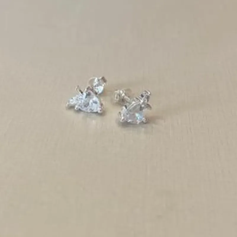 Brinco morango prata