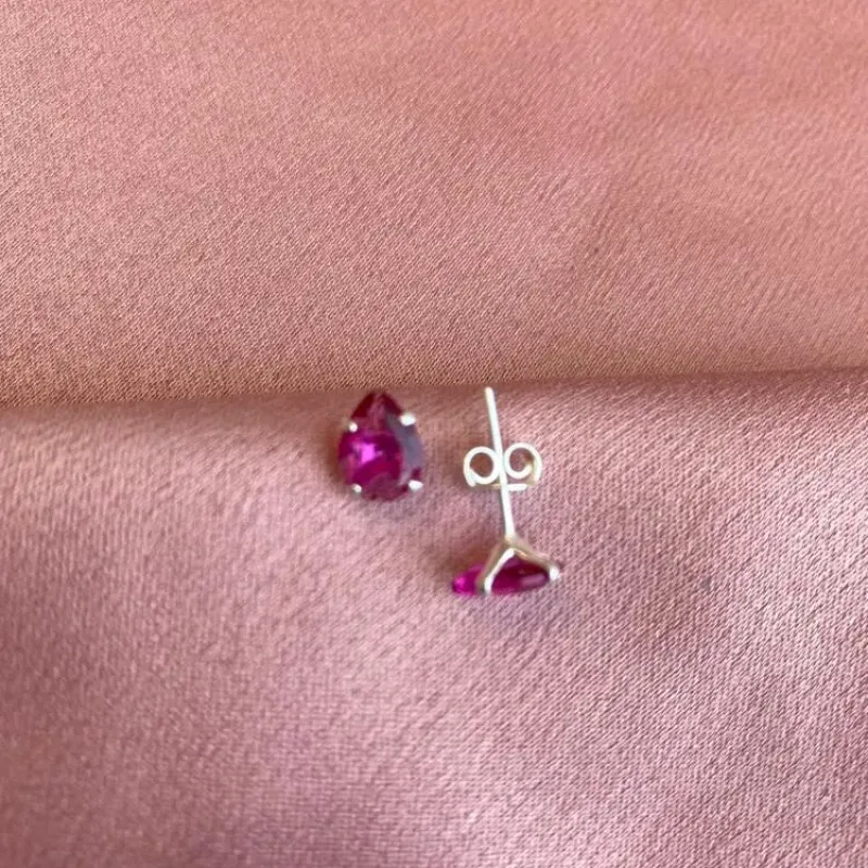 Brinco Prata Ponto de Luz 4mm