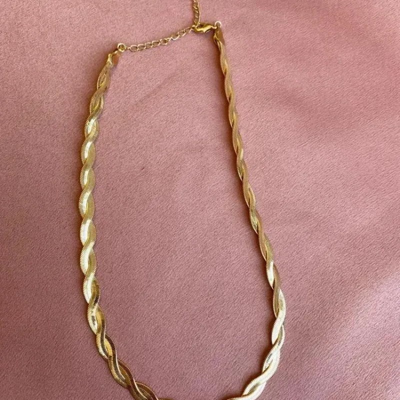 Choker Fita Entrelaçada