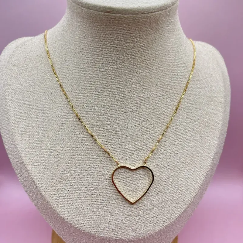 Colar Coração Vazado