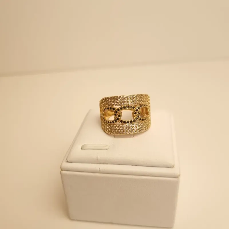 Anel Cravejado Com Círculos