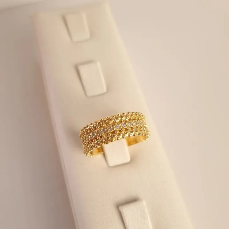 Anel Largo com linha de Zircônias