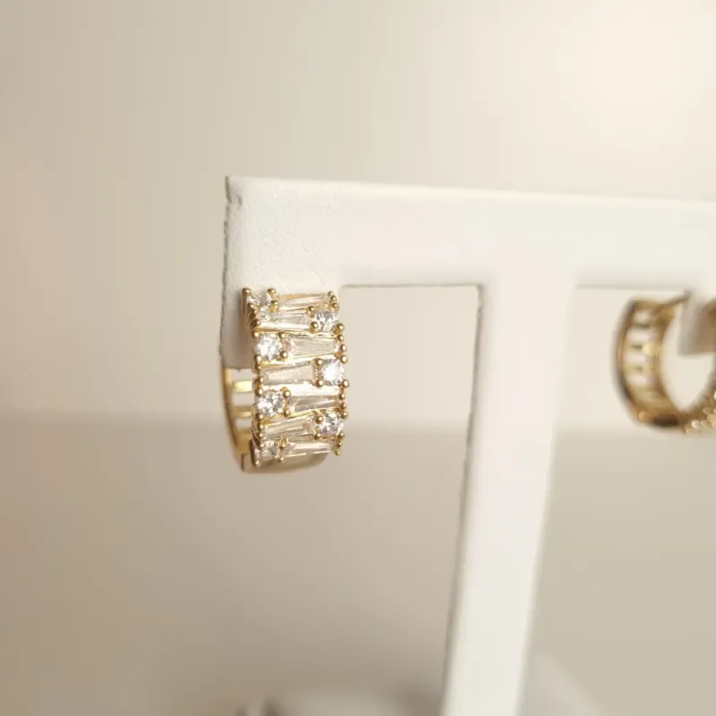 Brinco Argola Zircônia em Baguete