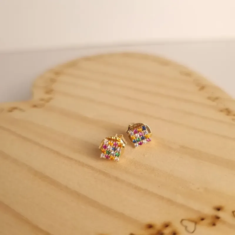 Brinco quadrado colorido