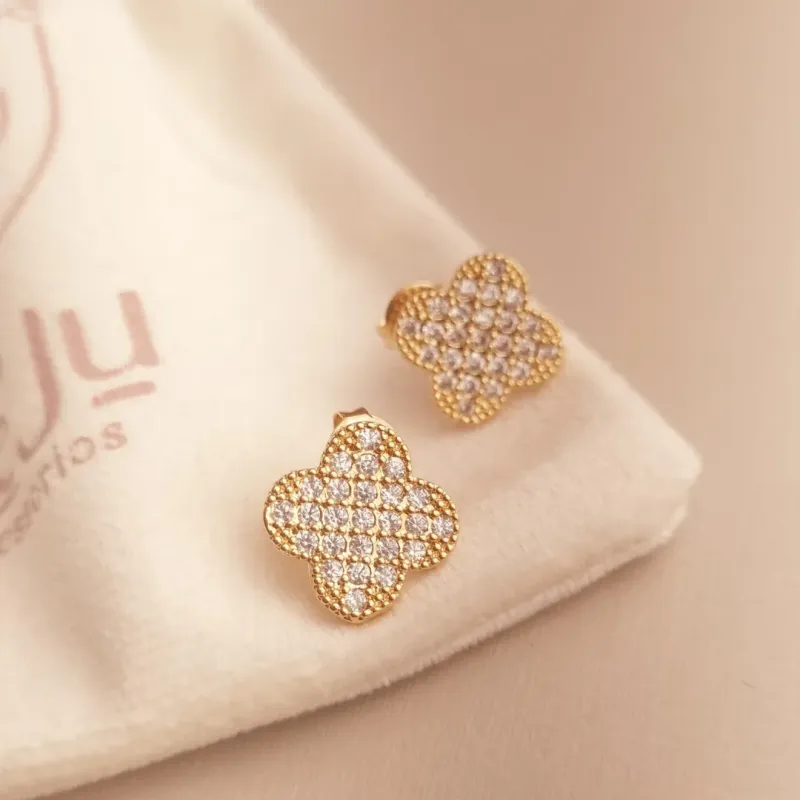 Brinco Van Cleef Cravejado