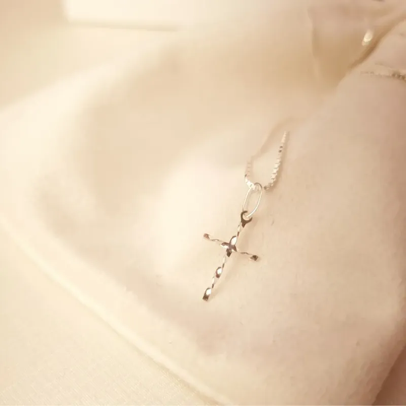 Cordão Prata Masculino Cruz Detalhes