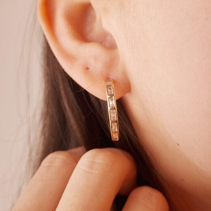 Argola Zircônias em Baguete