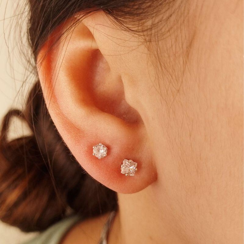 Brinco Baby Banhado a Prata Quadrado