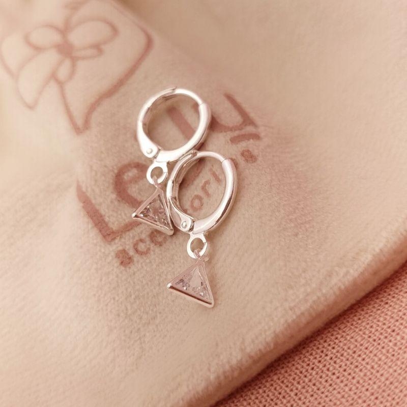 Argola Tranqueta Triângulo Banho do Prata