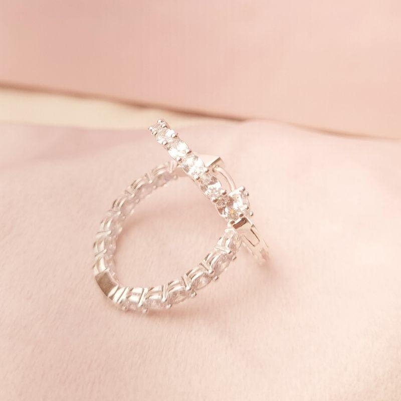 Argola Lux Cravejada com Fecho Jóia Banhado a Prata