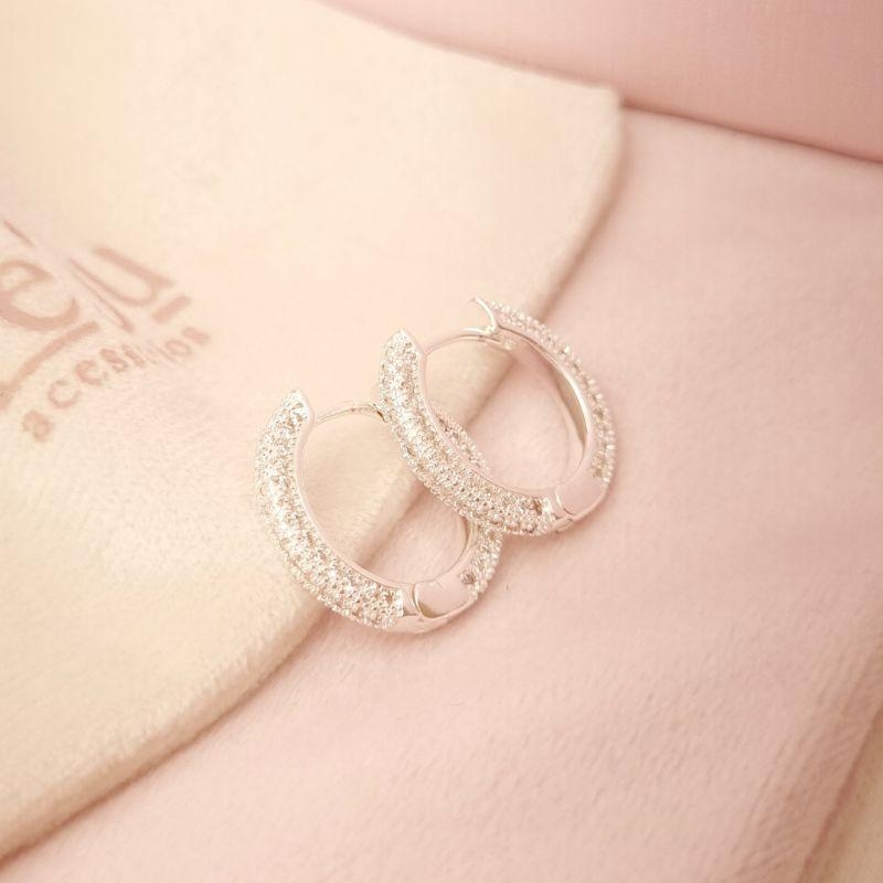 Argola Lux Cravejada em Banho de Prata