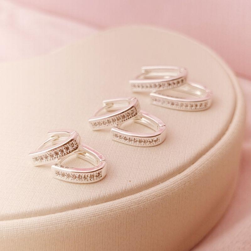 Argola Oval Cravejada em Banho de Prata