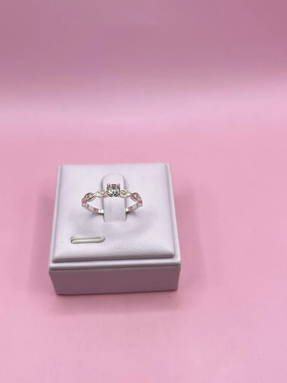 Anel Prata Cravejado Entrelaçado