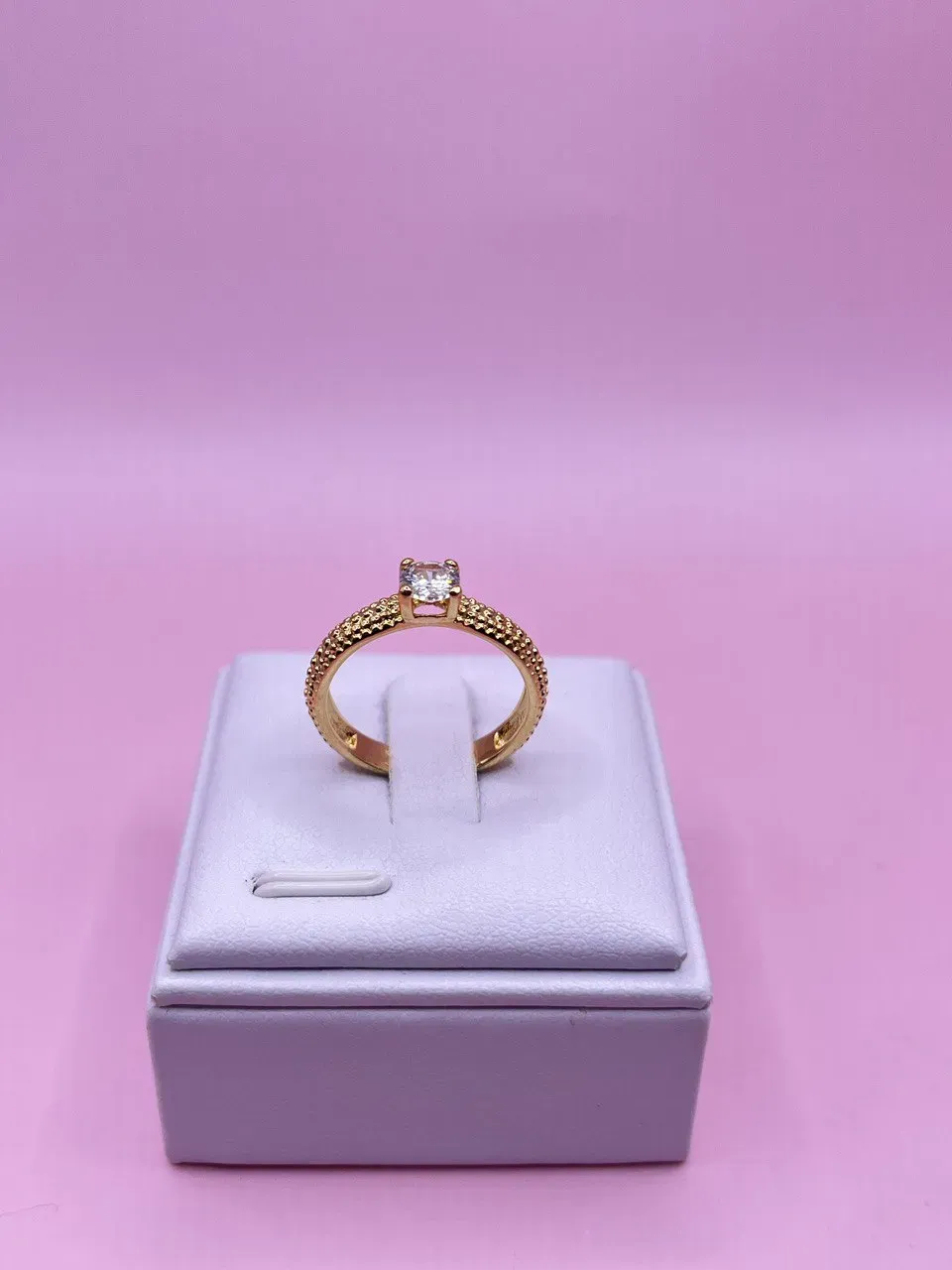 Anel Solitário com Detalhes