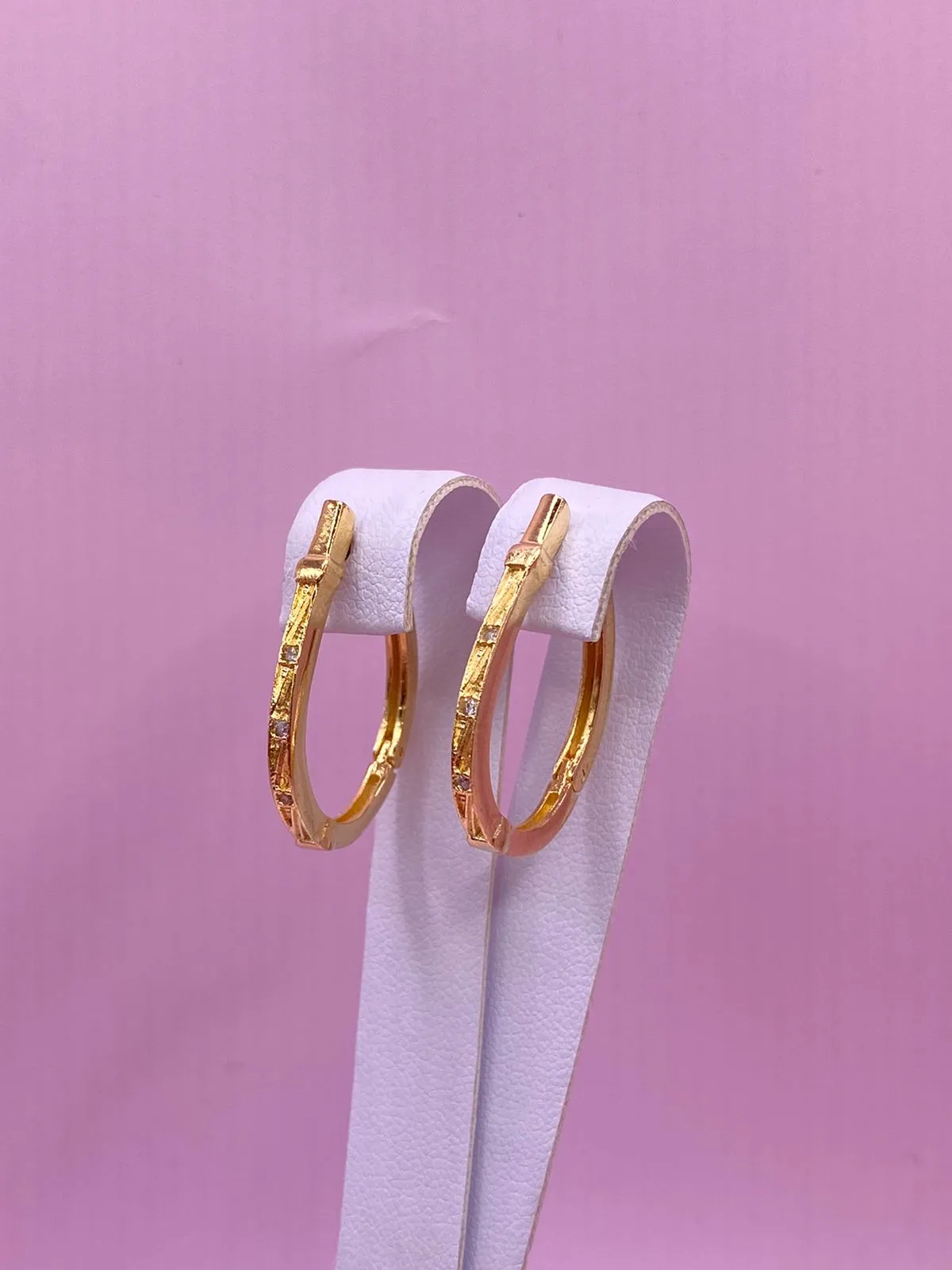 Argola Click Oval com Zircônia