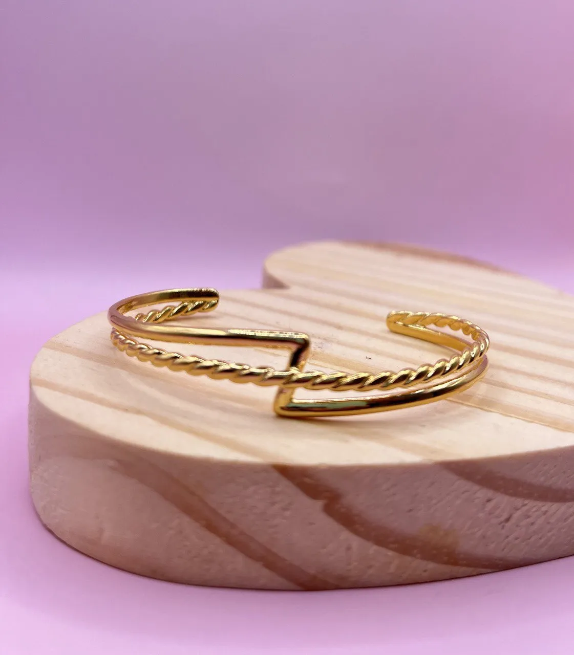 Bracelete Trançado com Detalhe