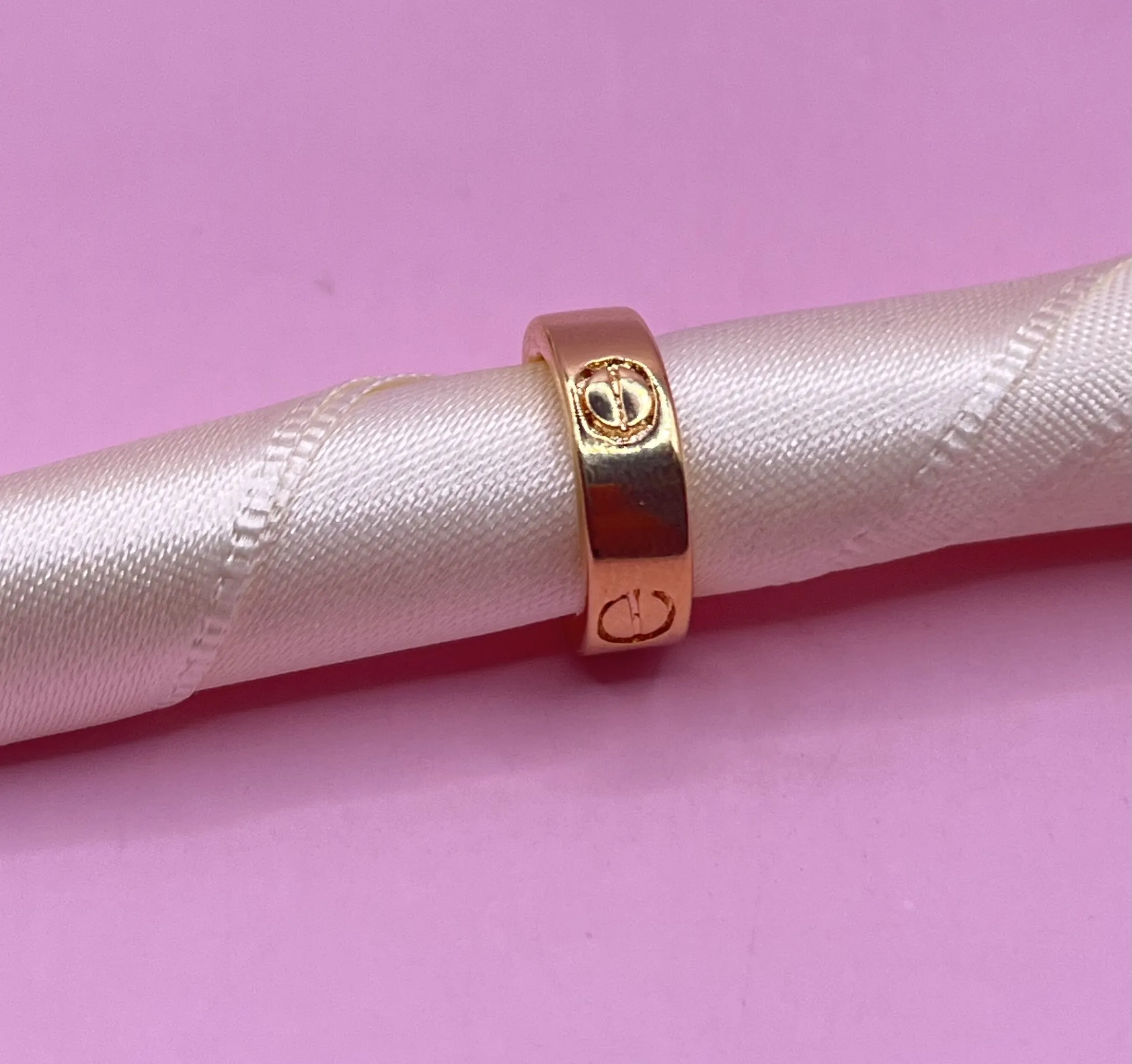 Piercing Fake Inspiração Gucci