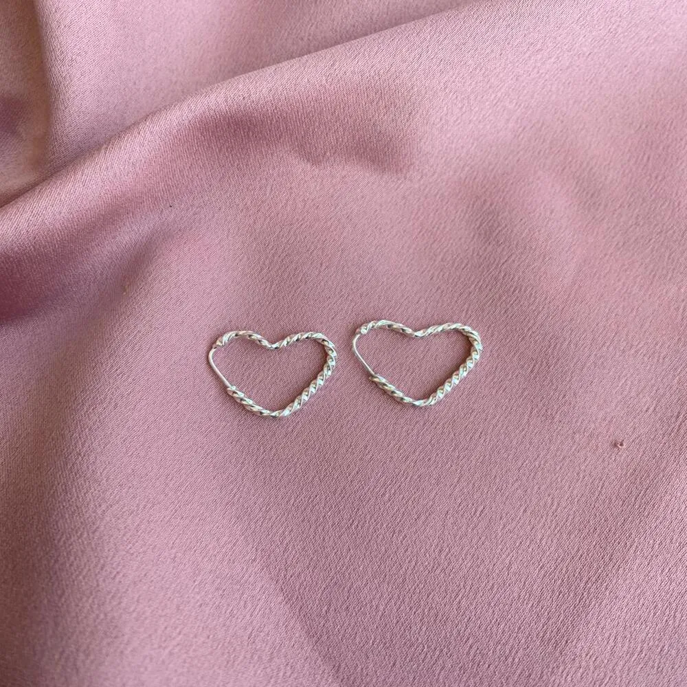 Argola Prata Coração Torcido