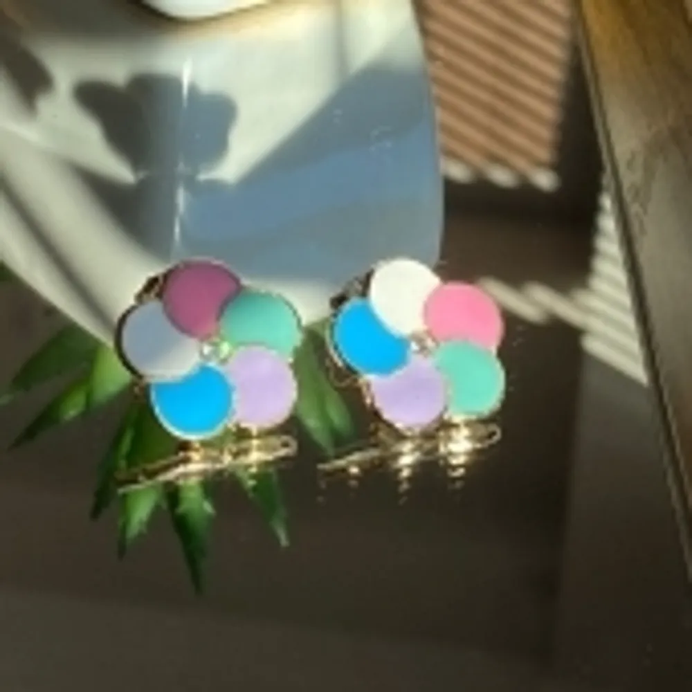 Brinco Infantil Esmaltado Flor Colorida