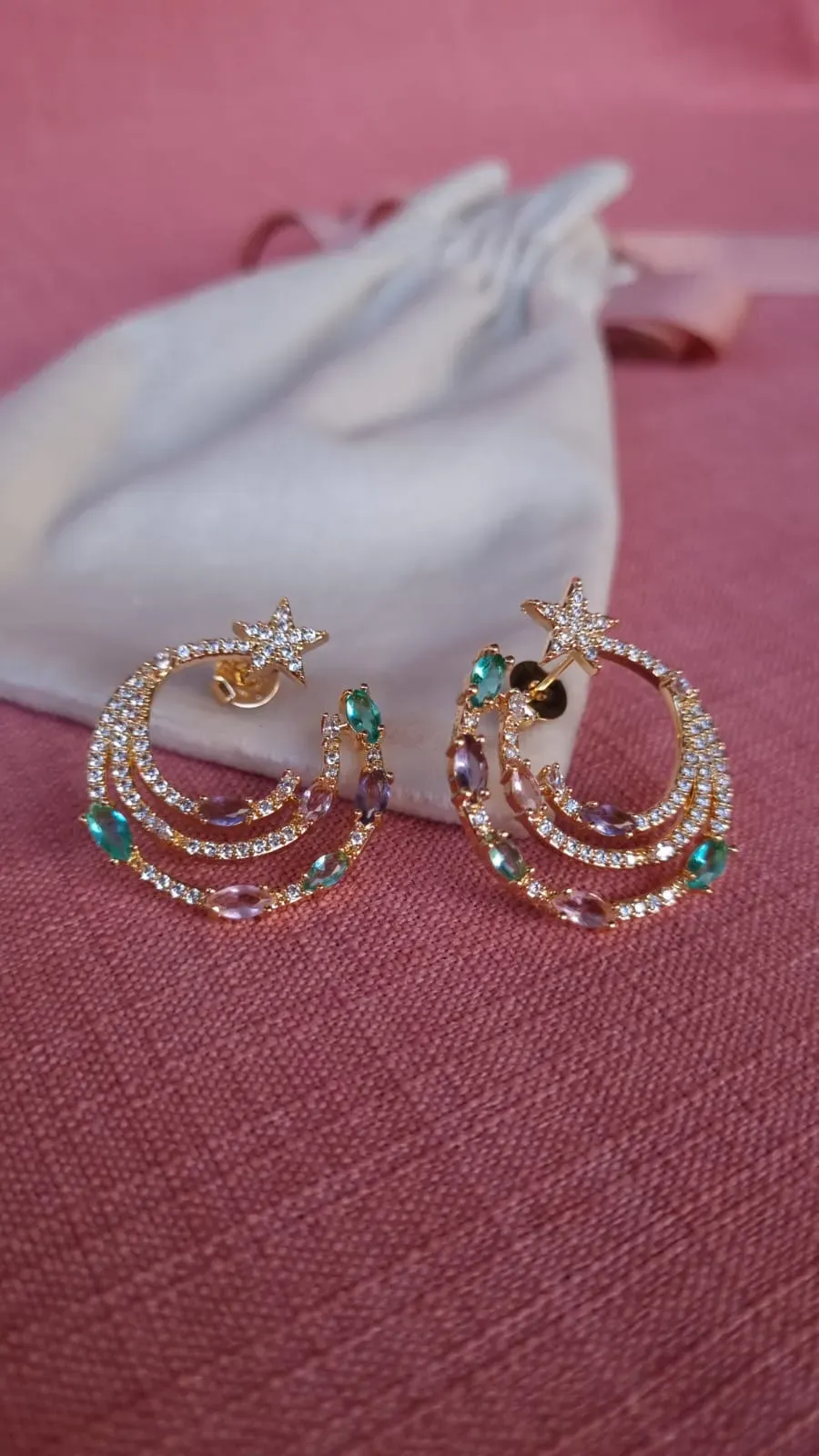 Brinco Meia Lua Pedraria