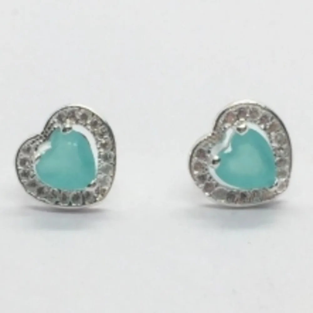 Brinco Prata Cravejado com Pedra em Coração