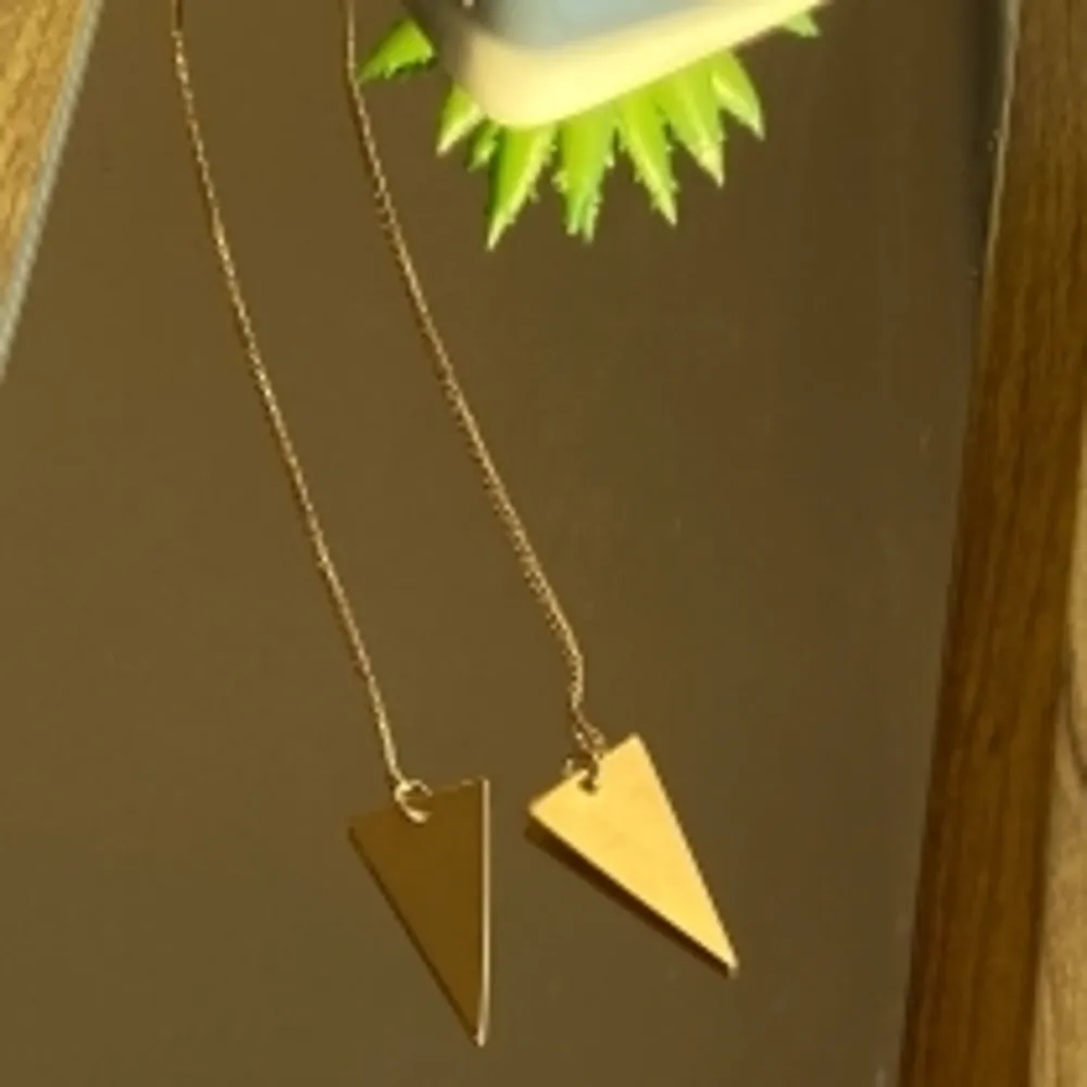 Brinco Triangulo Palito