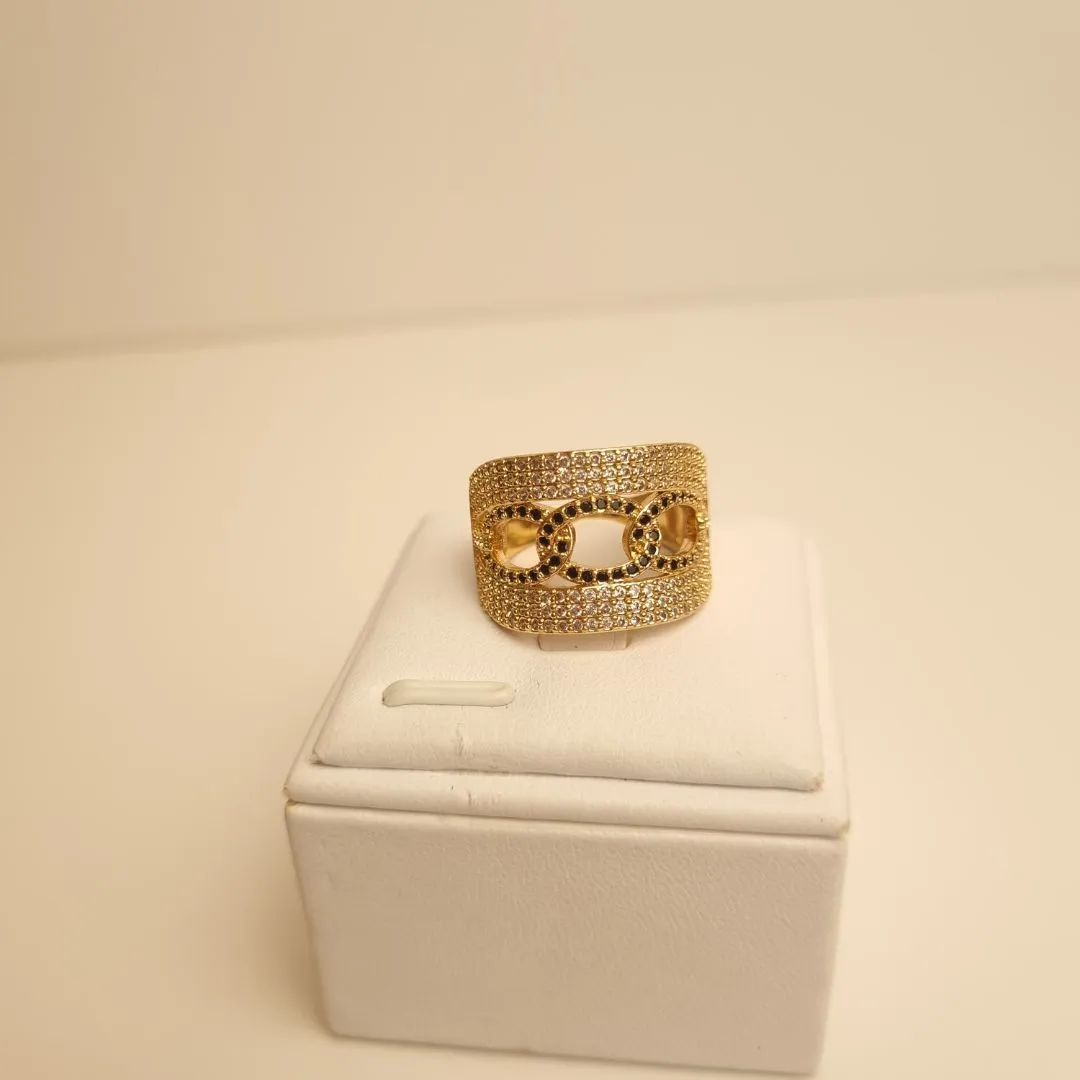 Anel Cravejado Com Círculos