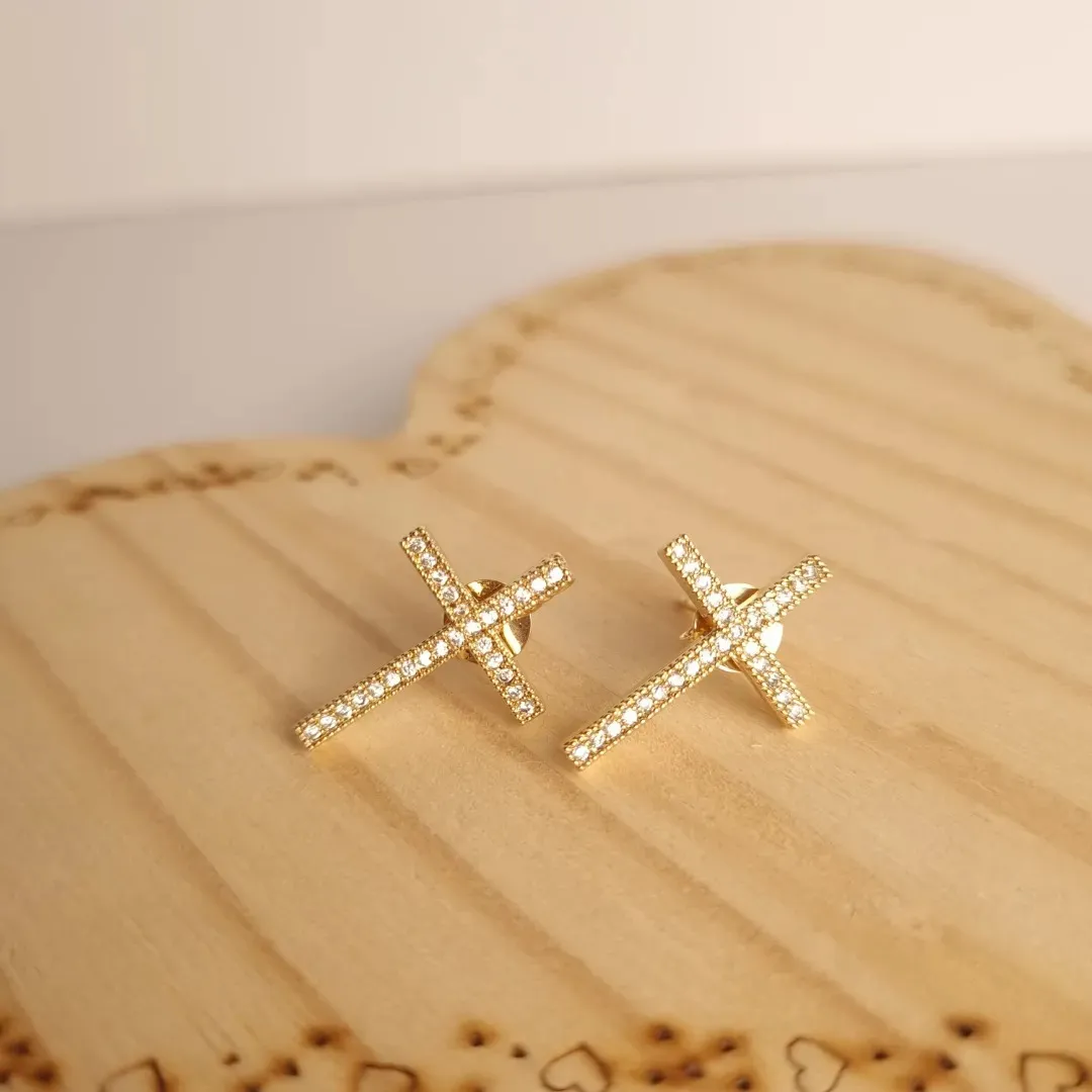 Brinco Cruz Zircônia Cravejada
