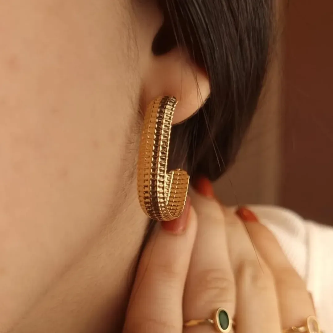 Brinco argola cromada