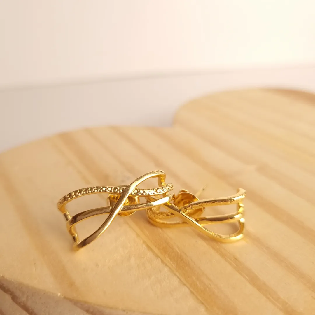 Brinco Detalhes em X