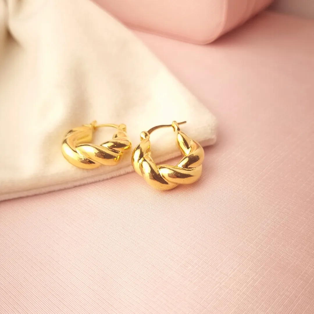 Brinco Argolga Trançada com Fecho Italiano