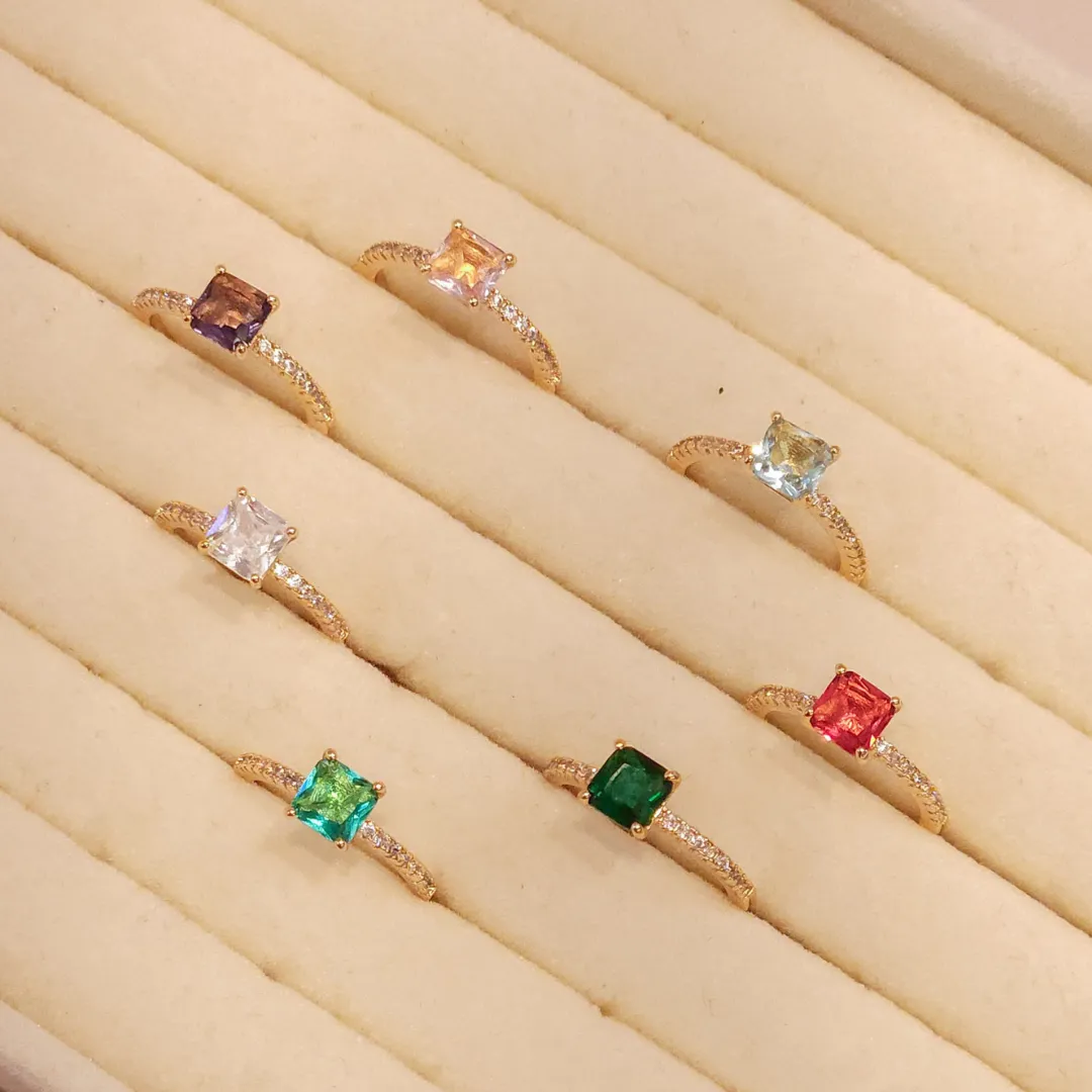 Anel Solitário Tipo Formatura