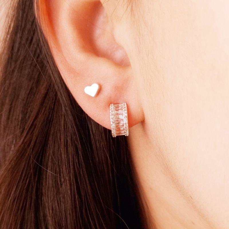 Brinco Meia Lua em Zircônias