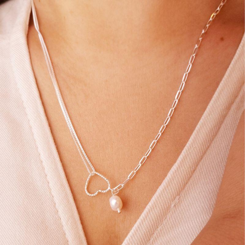 Colar Coração com Pérola Banhado a Prata