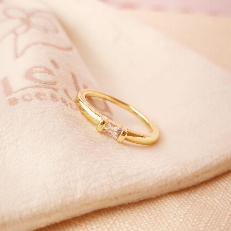 Anel Solitario com Zircônia Quadrada