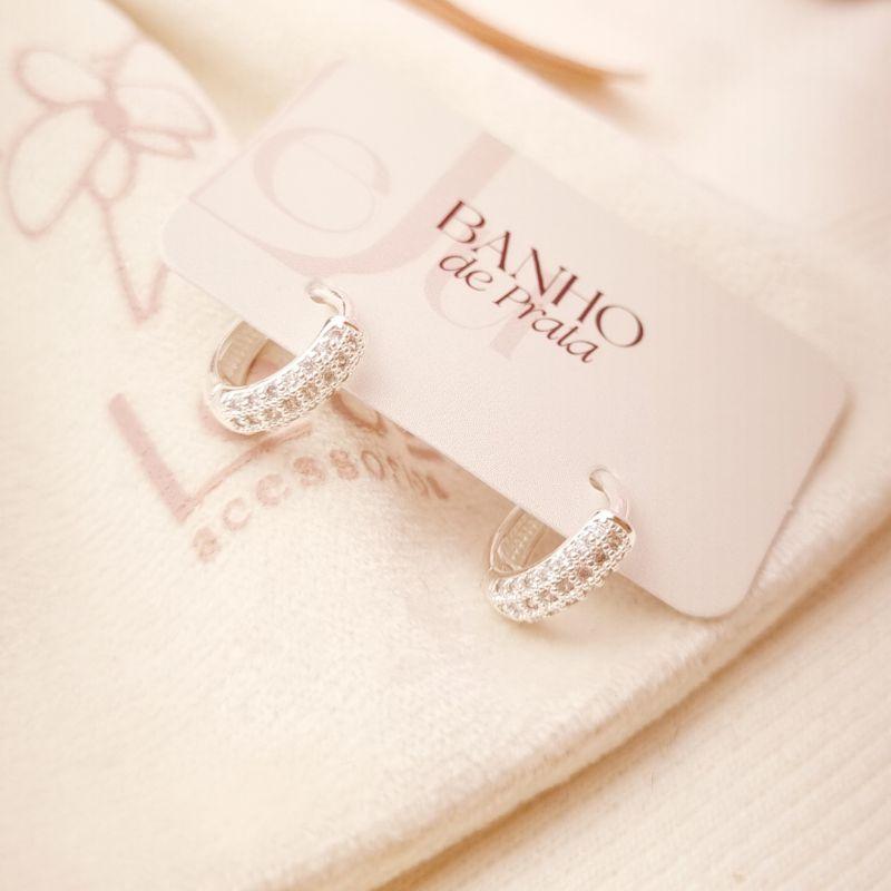 Argola Cravejada em Banho de Prata