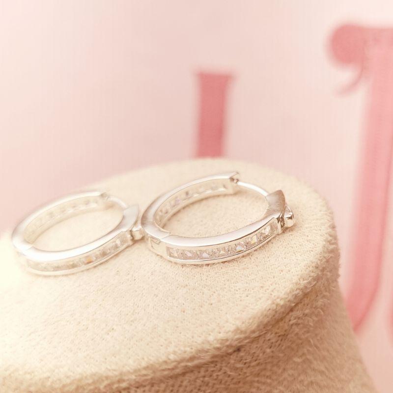 Argola Lux com Cravação Interna e Fecho Jóia Banhado a Prata