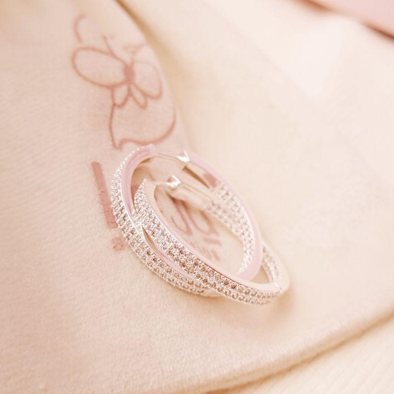 Argola Lux com Fecho Jóia Cravejada Banhado a Prata